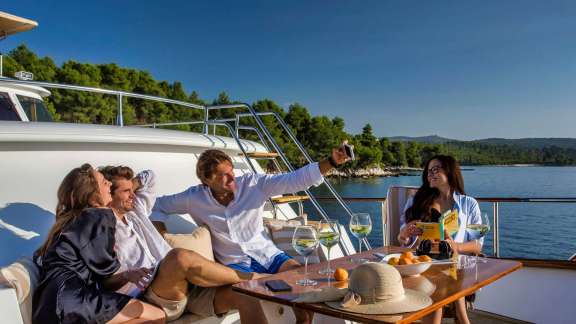 Image of AURIANE yacht #17