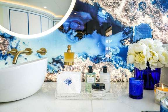 Coral Ocean - Master Stateroom Ensuite