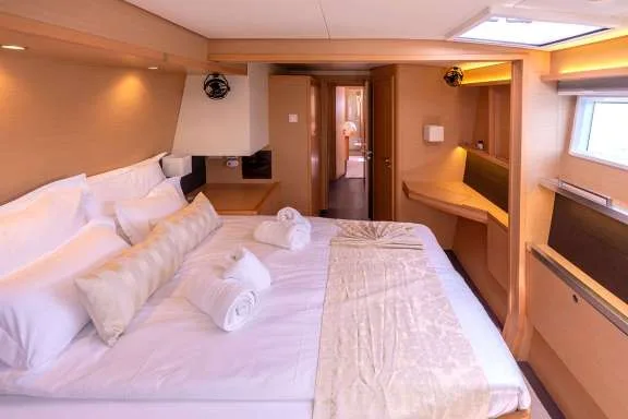 Image of TOPAZ (Lagoon 560 S2) yacht #10