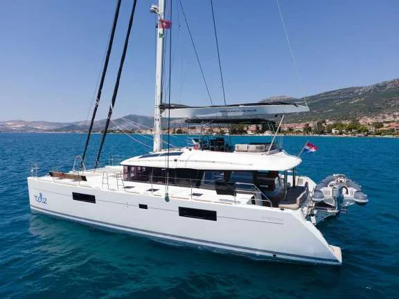 Image of TOPAZ (Lagoon 560 S2) yacht #17