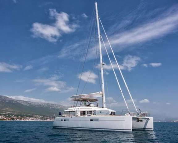 Image of TOPAZ (Lagoon 560 S2) yacht #5