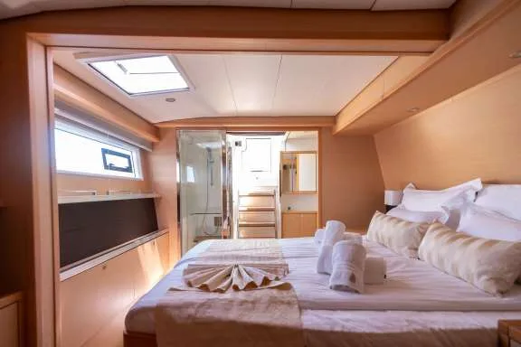 Image of TOPAZ (Lagoon 560 S2) yacht #6