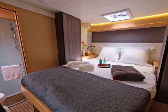 Image of SERENITY (Lagoon 52F) yacht #7