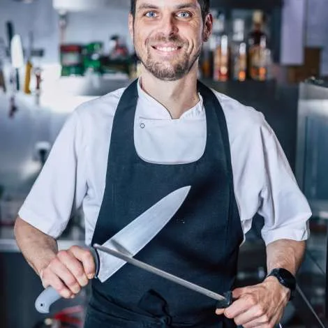 Crew of SYMPHONY|Head Chef