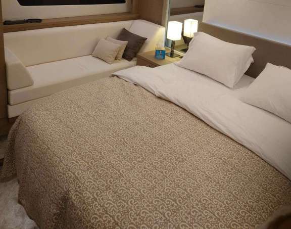 Image of Six Roses yacht #6