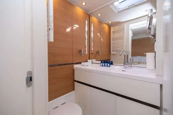 Image of BUBBLES (CNB 76) yacht #14