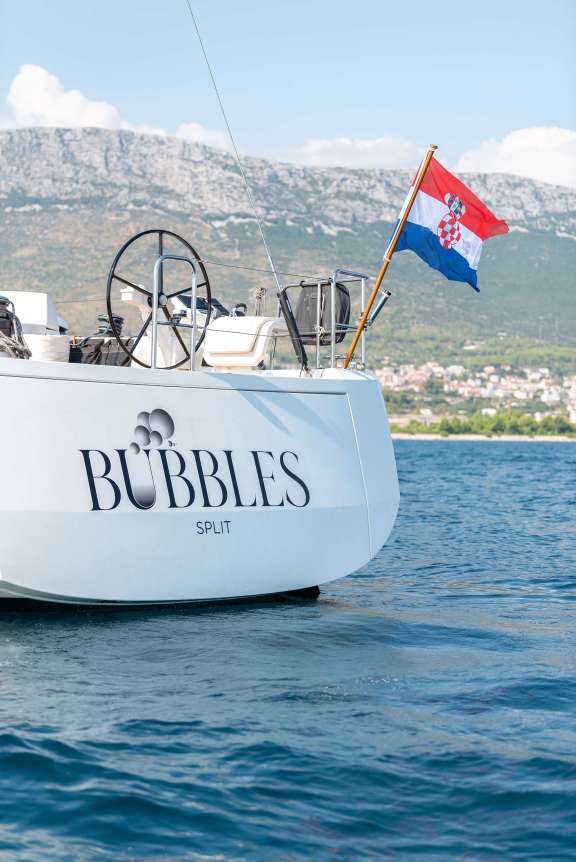 Image of BUBBLES (CNB 76) yacht #19