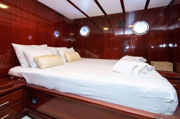 Image of Phoenix Bronze yacht #14