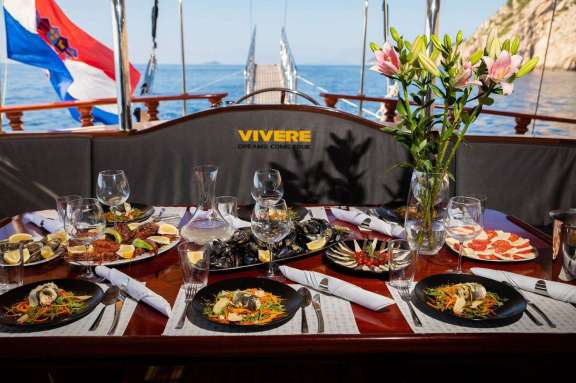 Image of Phoenix Bronze yacht #8