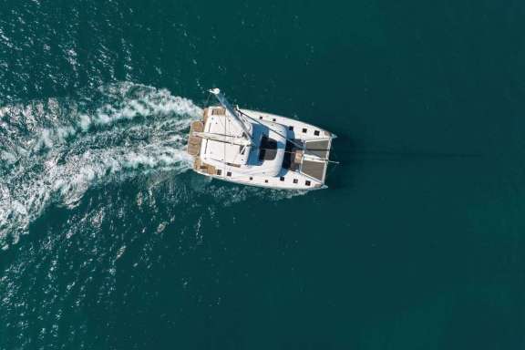 Image of CHAMPAGNE PLEASE yacht #17