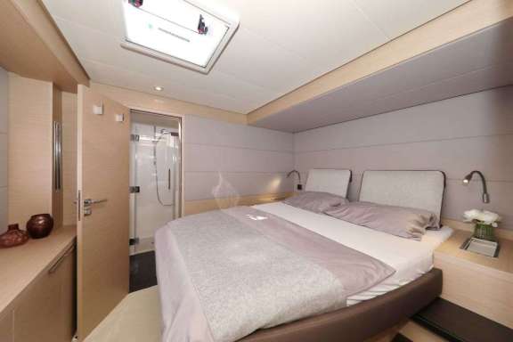 Image of CHAMPAGNE PLEASE yacht #6