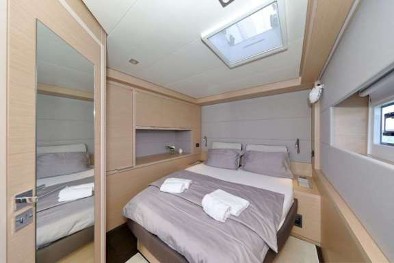 Image of CHAMPAGNE PLEASE yacht #9