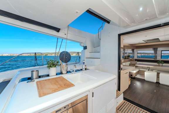 Image of BLACK CAVIAR yacht #15