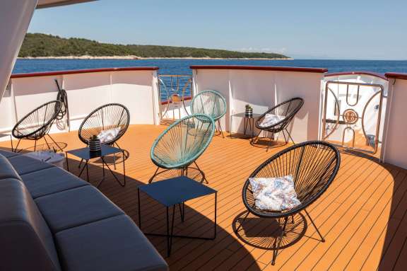 Image of YOLO yacht #11