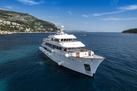 Image of YOLO yacht #18