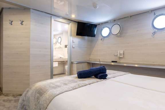 Image of YOLO yacht #8