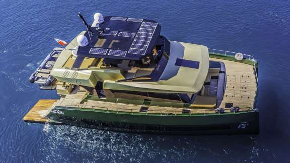 Image of OVER THE MOON yacht #3