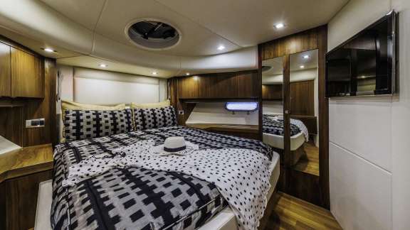 Image of 2 DRUNK yacht #8