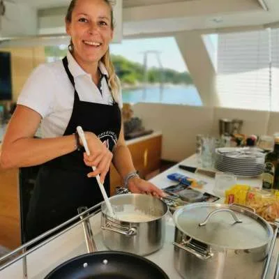 Chef/Hostess Una Rogulja