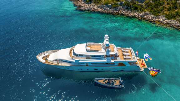 Image of KLOBUK yacht #3