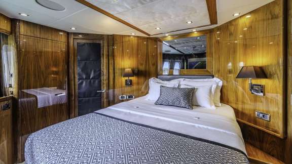 Image of ARAGO yacht #18