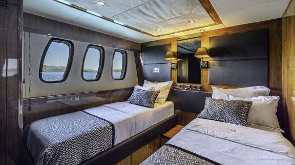 Image of ARAGO yacht #19