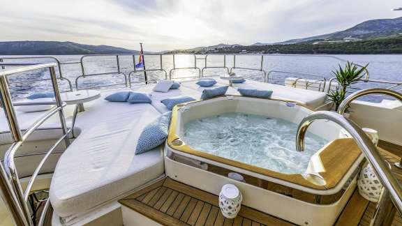 Image of ARAGO yacht #8