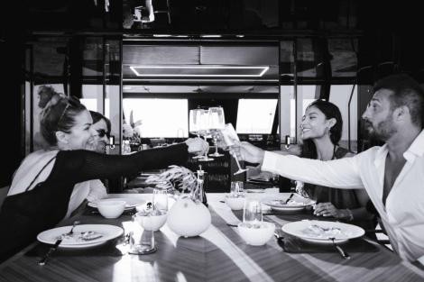 Review img # 9 of the yacht AMBER ONE