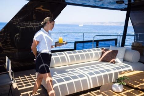 Review img # 19 of the yacht AMBER ONE