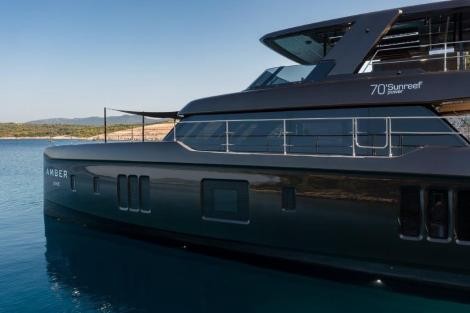 Review img # 21 of the yacht AMBER ONE