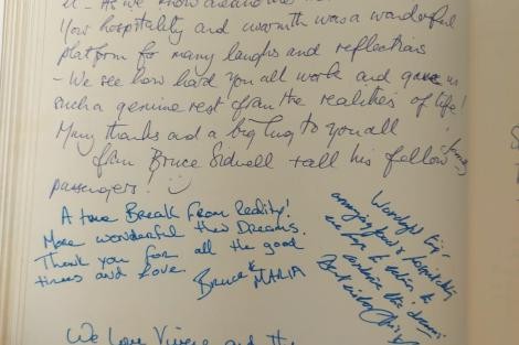 Review img # 3 of the yacht Phoenix Bronze