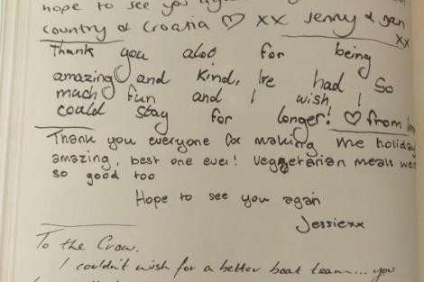 Review img # 13 of the yacht Phoenix Bronze