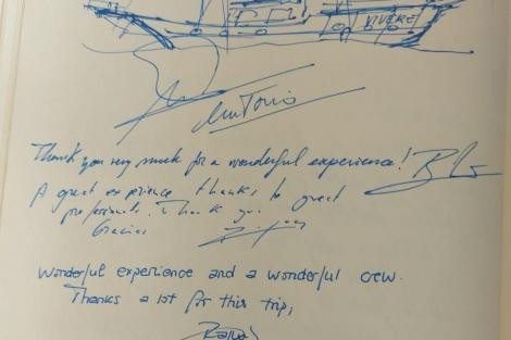 Review img # 16 of the yacht Phoenix Bronze