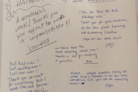 Review img # 22 of the yacht Phoenix Bronze