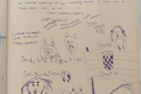 Review img # 4 of the yacht Phoenix Bronze